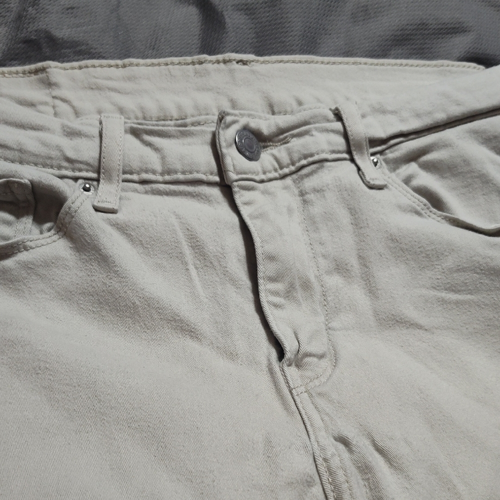 Women's Cropped Jeans in Light Gray